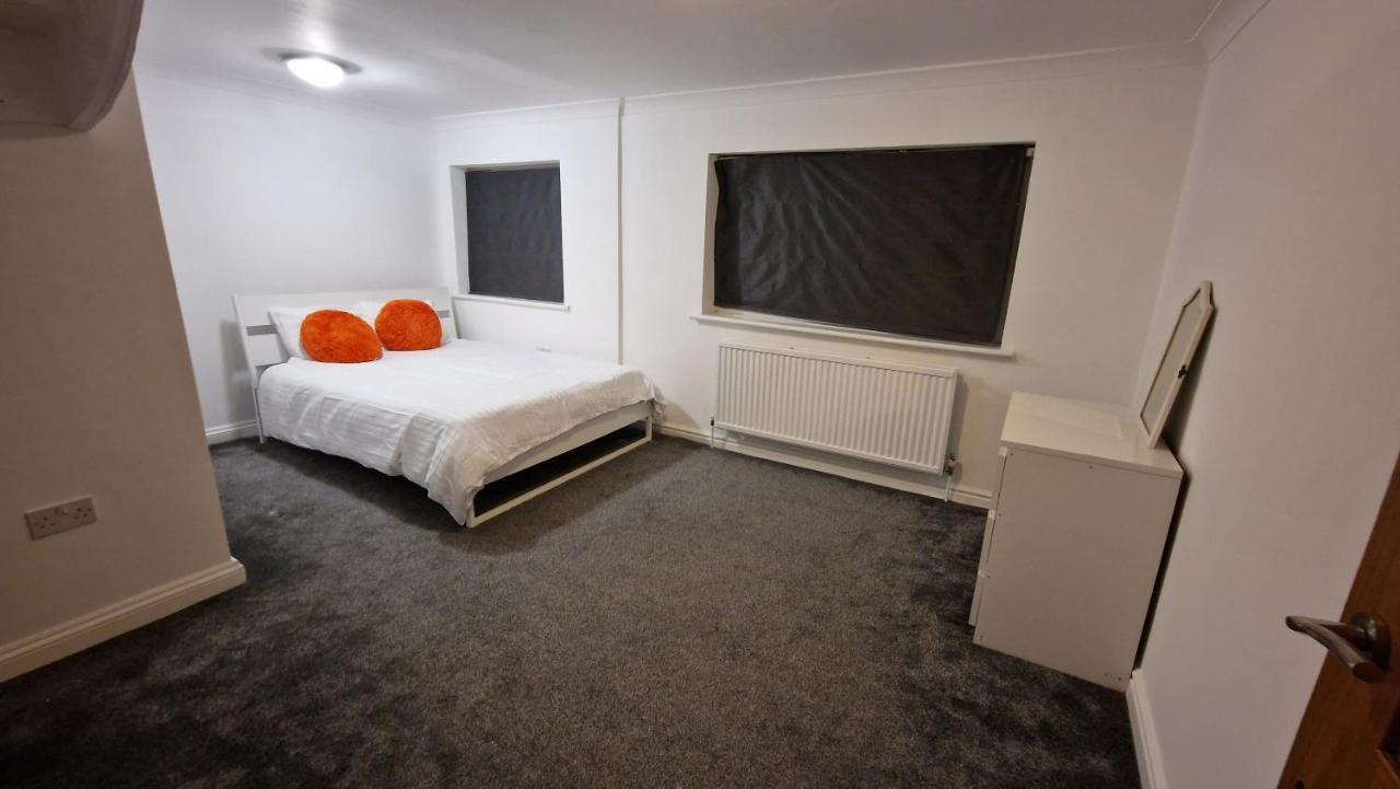 Comfort Sleep - Rooms With Shared Facilities Windsor Exterior foto
