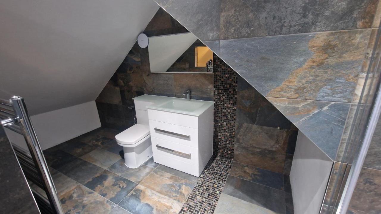 Comfort Sleep - Rooms With Shared Facilities Windsor Exterior foto